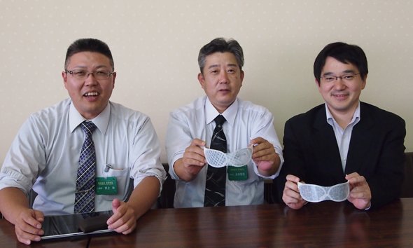 左から、前澤金型 工場長の井上治氏、前澤金型 取締役の玉田隆則氏、国立情報学研究所 教授の越前功氏