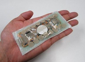 今回開発したパッチ式脳波センサー