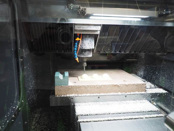 650×450×200mmを確保したワークサイズ