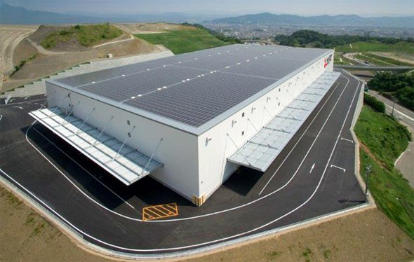 「岩出物流センター」の外観　出典：三菱電機
