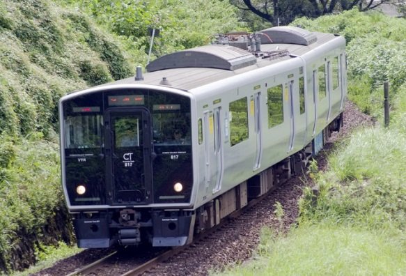 図5　非電化区間を試験走行する蓄電池電車。出典：JR九州