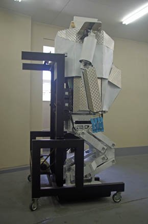 専用キャリーに搭載されてデモを行った