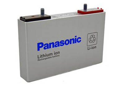 2012年に発売された「プリウスPHV」に続き、パナソニックの車載用角形リチウムイオン電池が採用された
