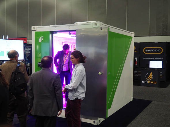 輸送用コンテナをアップサイクルした植物工場「The Leafy Green Machine」