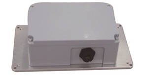 筺体サイズは、10×160×57mm（突起物除く）。オムロン独自のMEMS技術により、地震動の計測に必要な0.1～30Hzの長周期加速度を、サーボ加速度計や地震計と同等の精度で計測しながら安価にシステムを構築できるという