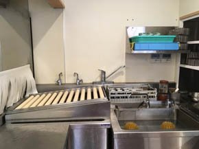 前工程とコンベヤーへの配置