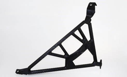 「Nylon 6」で造形した自動車ヘッドライト位置合わせ点検ゲージ。耐久性が高く、床に落としても破損しない（出典：Stratasys）