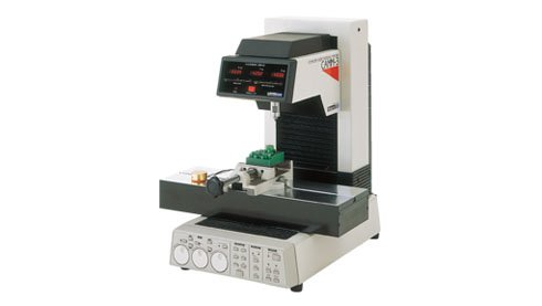 1986年に発売されたモデリングマシン「PNC-3000」（出典：ローランドDG）