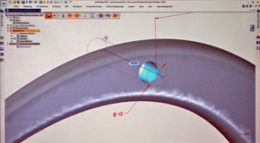 穴を開けている様子