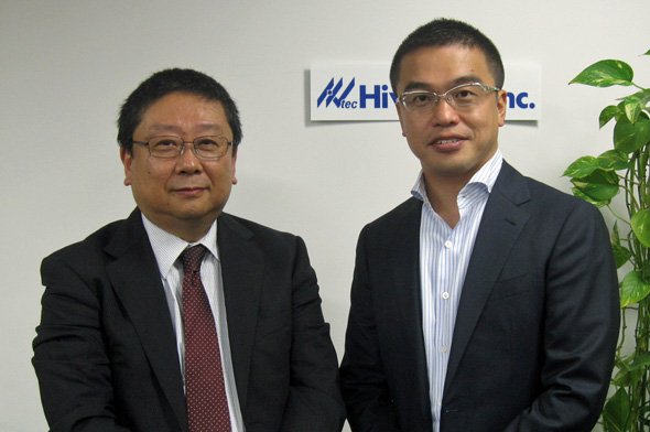 ハイバーテック 代表取締役社長 伊東健氏（左）と筆者