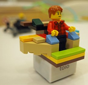 toioコア キューブにレゴブロックを載せた状態