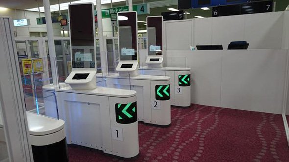 羽田空港国際線ターミナルに先行導入された「顔認証ゲート」