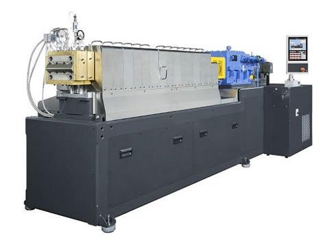 ハイスペック小型二軸混練押出機「TEX34αIII」 出典：日本製鋼所