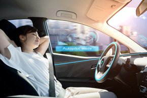 完全自動運転、実現したらクルマの中で何したい？