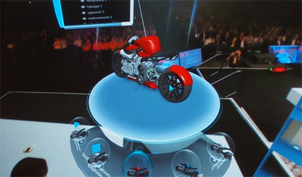 SOLIDWORKS WORLD 2018の2日目の基調講演で披露されたデモンストレーションの様子