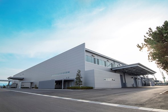 「真空バルブ・遮断器新工場」外観 出典：三菱電機
