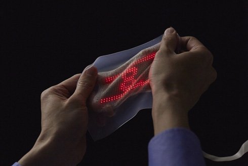 薄型で伸縮自在なスキンディスプレイ（クリックで拡大） 出典：大日本印刷