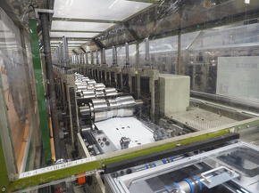 ロール成形機