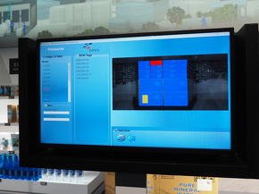 誤った荷物が含まれているとゲートが赤く点灯し、モニターにアラートが表示される