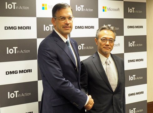 （左）日本マイクロソフト 代表取締役 社長の平野拓也氏と（右）DMG森精機 専務執行役員 川島昭彦氏