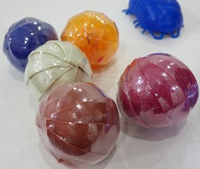 カプセルトイ「だんごむし」
