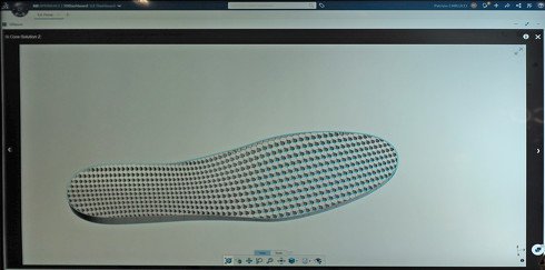 最適な構造パターンに基づくミッドソールの3Dモデルを「CATIA」上で生成