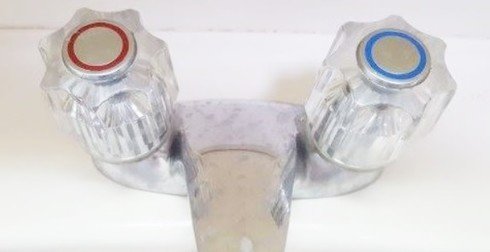 昔の冷水／温水蛇口は、機能が独立していた