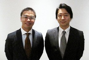 （左）リンクス 代表取締役 村上慶［筆者］／（右）新光電気工業 設備技術統括部 第二設備技術部 部長代理の高橋義広氏