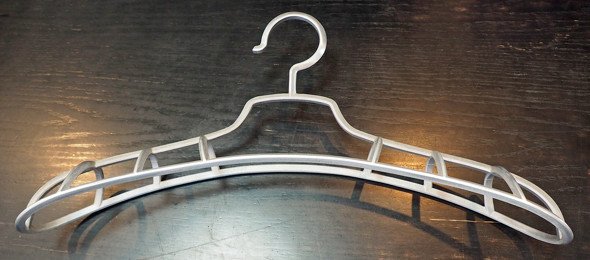 上記工程で出来上がった「Cast Alminum 3D Hanger」