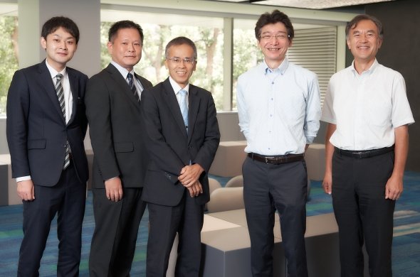 左から、アドバンスソフトの鈴木照久氏、板橋元嗣氏、松原聖氏、NECの安田昌生氏、岩田直樹氏